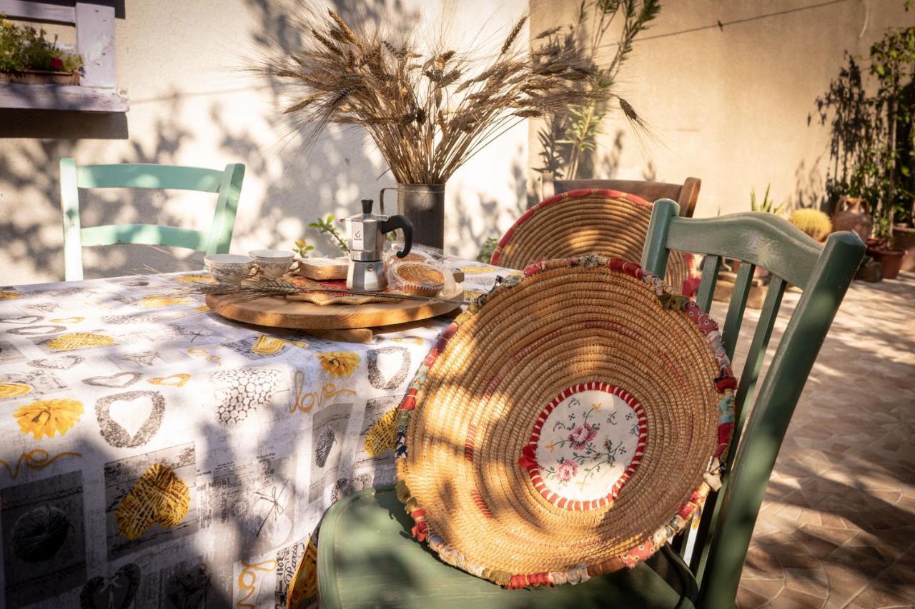 Bed and Breakfast Sa Domu De Ladiri - Matrimoniale Con Giardino à Musei Extérieur photo